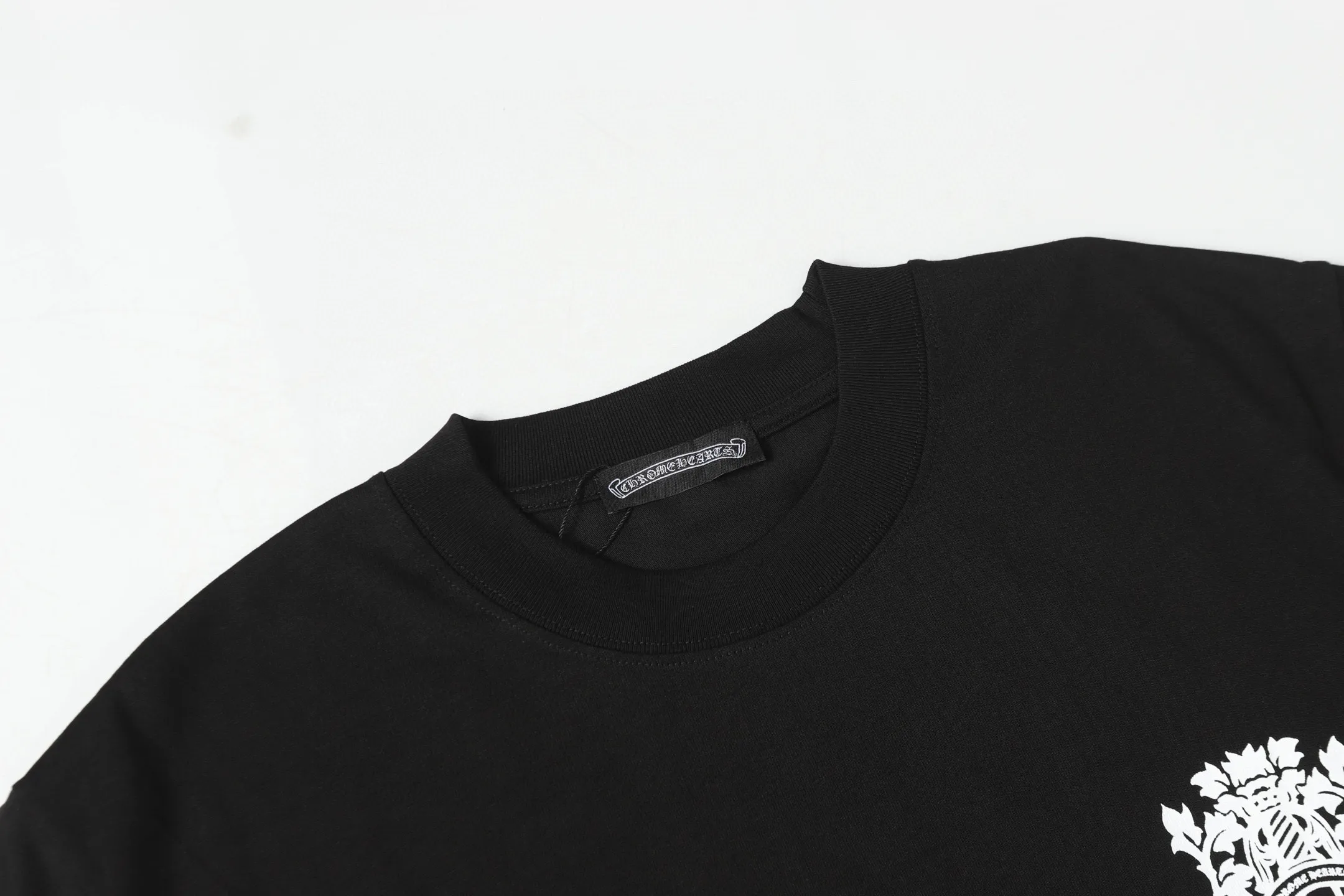🅿️170 Chrome hearte/Chrome heart ch 25ss Miami limited Sanskrit printed T-shirt short sleeves. A must-have item for daily commuting for men and women in light luxury. The correct version is welcome to compare. Detailed features: ·280 grams of 100% cotton double yarn jersey fabric. ·Special thickened 32 pieces of double-strand 1x1 thread in the same vat. ·Double-needle cross-stitch technology. ·Original main mark washed hangtag. COLOUR: Black White SIZE：s m l xl